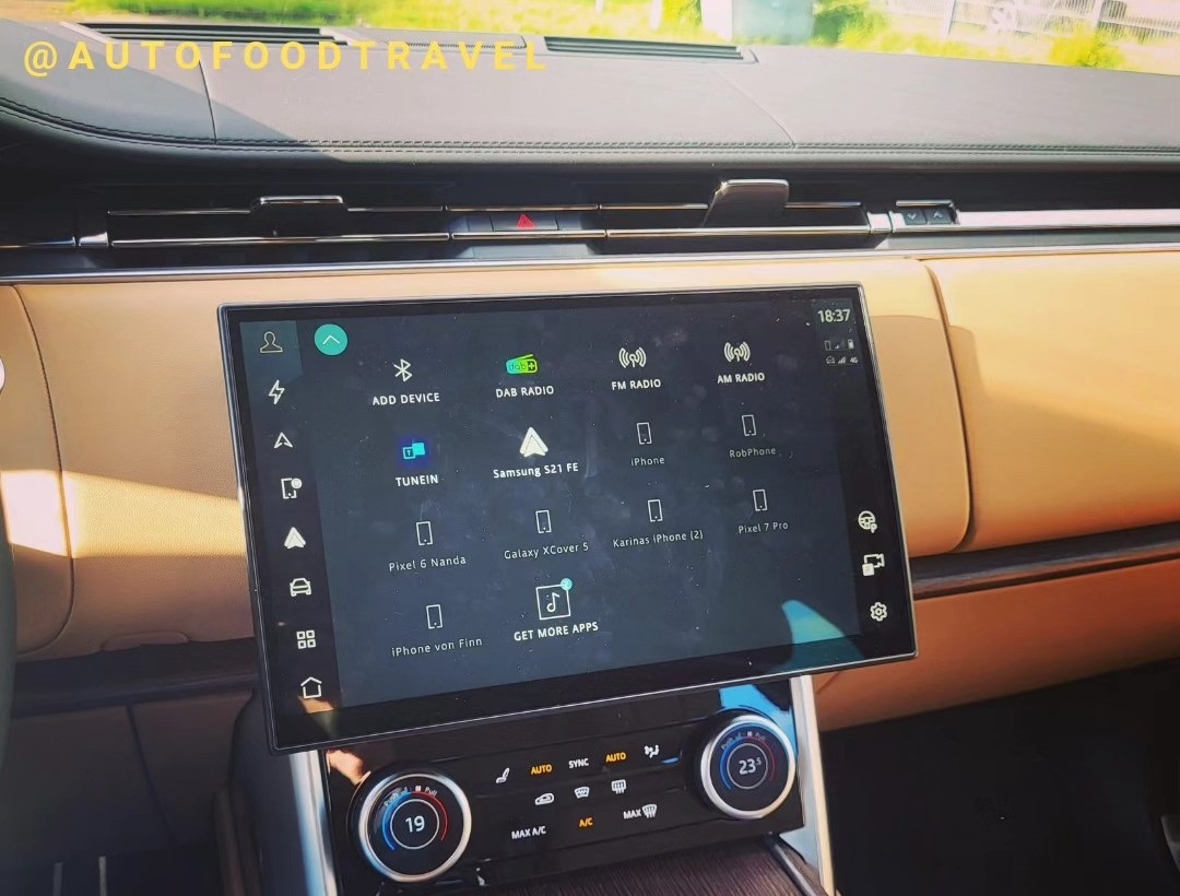 Range Rover Autobiography Pivi Pro touchscreen and physical climate controls